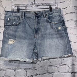 Everlane Women’s High Rise Distressed Denim Light Wash Mom Shorts Pockets  Sz 31